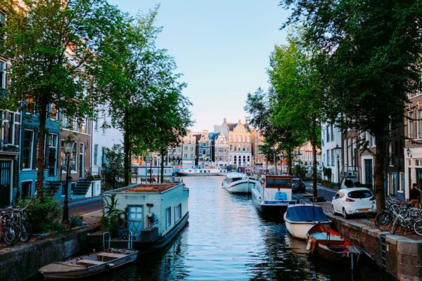 Amsterdamse Avonturen: GameOut Spelplezier en Apple24 Innovaties!
